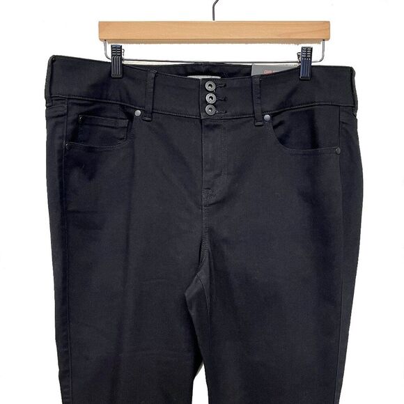 New Torrid Black Crop Jegging - Size 18 - Picture 2 of 7